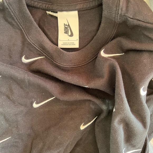 Nike tee - Picture 2 of 2